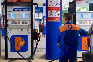 Hà Nội sẽ xử lý cây xăng găm hàng