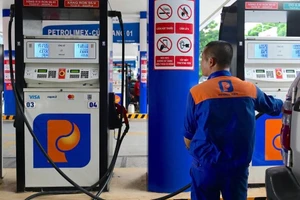 Hà Nội sẽ xử lý cây xăng găm hàng