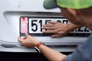 Đề xuất giảm 6 triệu đồng lệ phí khi đăng ký xe ô tô ở Hà Nội và TPHCM