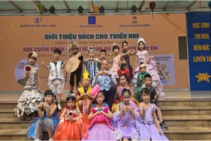 Trường Tiểu học Việt Nam - Cuba đón Đại sứ giới thiệu sách lịch sử