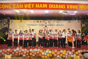 P.O.T CREW đến từ Trường THPT Phan Đình Phùng (Hà Nội) đã xuất sắc trở thành Quán quân V-FIRE 2025