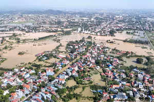 Hàng nghìn căn nhà ở xã Trung Giã, TP Hà Nội bị ngập.