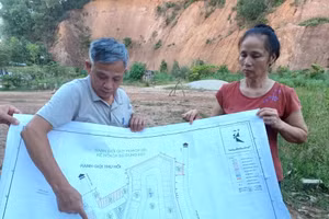 Theo bà Khánh, ông Nhân hồ sơ pháp lý Bản vẽ quy hoạch chi tiết 1/500 (sau khi dự án được điều chỉnh quy mô diện tích từ 4,1ha lên 4,5ha) cần phải được công bố cho dân dân biết?