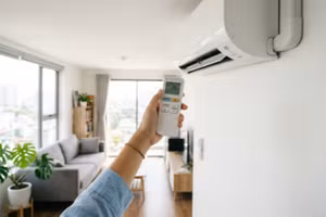 Điều chỉnh nhiệt độ điều hoà từ 26 độ C trở lên giúp tiết kiệm điện.