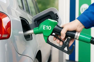 Đề xuất dùng xăng E10 theo lộ trình, bắt đầu từ 1/1/2026