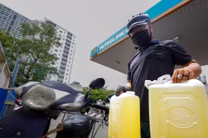 Infographics: Khuyến cáo người dân không nên tích trữ xăng, dầu trong nhà