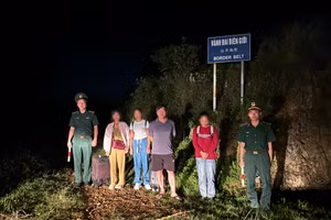 Đội tuần tra Đồn Biên phòng Lũng Cú phát hiện các đối tượng tại khu vực mốc 418.