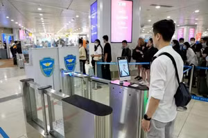 Sân bay Nội Bài triển khai kiosk sinh trắc học mới