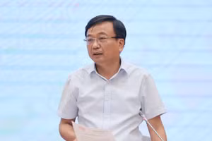 Ông Nguyễn Danh Huy - Thứ trưởng Bộ Xây dựng trả lời tại họp báo.