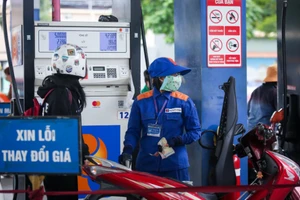 Giá xăng dầu đồng loạt giảm