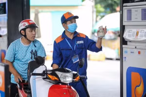 Giá xăng dầu đồng loạt giảm mạnh