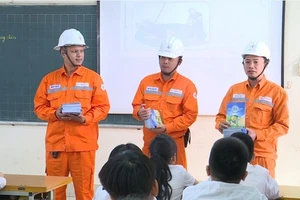 EVNHANOI đã lựa chọn kiến thức phù hợp với lứa tuổi học sinh, giải đáp những câu hỏi đơn giản về an toàn điện