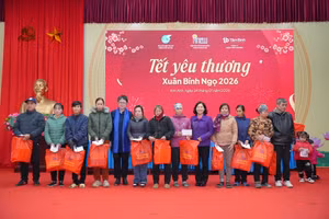 Dược phẩm Tâm Bình tặng quà Tết cho hộ gia đình hoàn cảnh khó khăn ở 2 xã của Hà Nội