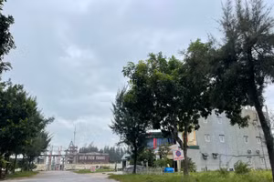 Hình ảnh ghi nhận một nhà hàng, nhà nghỉ xây dựng ngay trong khu đất dự án Đô thị du lịch sinh thái Tiên Trang.