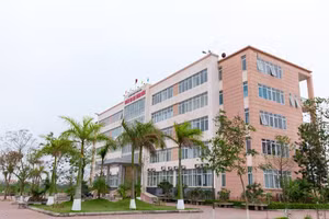 Trường Đại học Thành Đông địa chỉ tại Số 3 đường Vũ Công Đán, phường Tứ Minh, TP Hải Dương, tỉnh Hải Dương.