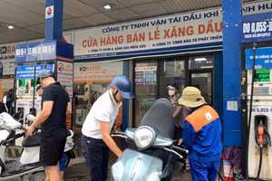 Giá xăng giảm nhẹ từ chiều ngày 24/10