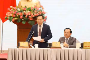 Thứ trưởng Bộ Y tế Lê Đức Luận 