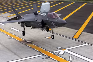 Bất ngờ lớn khi F-35B trên tàu sân bay tương lai bị thay thế bằng UAV