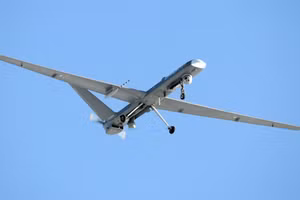 Máy bay không người lái Orion tối tân và đắt đỏ bị bắn hạ bởi UAV cảm tử rẻ tiền