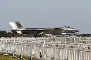 Tiêm kích J-20 thứ 300 đã gia nhập đội hình chiến đấu