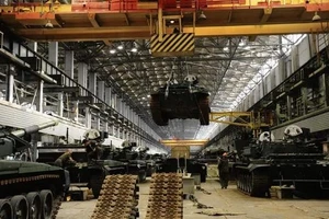 Ông Putin tuyên bố tăng gấp đôi sản lượng xe bọc thép