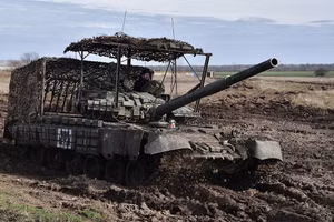 Chỉ huy kể lại cách T-80BVM đột phá xuyên thủng hàng phòng ngự Ukraine