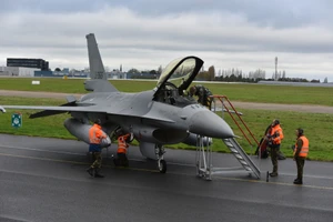 Được phép dùng F-16 tấn công không giới hạn?