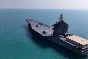Iran điều tàu sân bay Shahid Bagheri ra biển sẵn sàng đánh chặn hạm đội Mỹ?