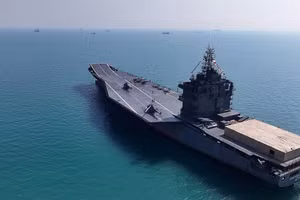 Iran điều tàu sân bay Shahid Bagheri ra biển sẵn sàng đánh chặn hạm đội Mỹ?