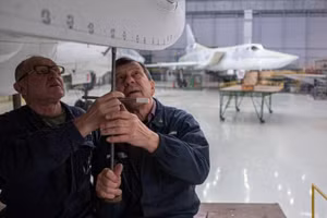 Cuộc khủng hoảng sản xuất máy bay ném bom?