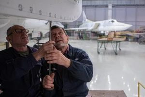 Cuộc khủng hoảng sản xuất máy bay ném bom?