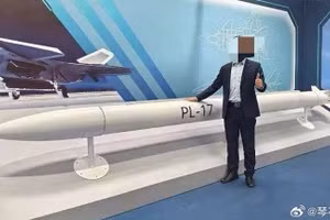Tên lửa không đối không nguy hiểm nhất PL-17 chính thức được trình diễn