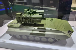 Hệ thống tên lửa phòng không Krona trên khung gầm BMP-2 ra mắt