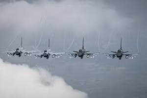 Tiết lộ cách J-10CE Pakistan bắn hạ Rafale và Su-30MKI không cần máy bay AWACS