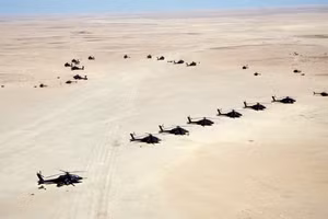 Vụ đột kích huyền thoại của 8 trực thăng AH-64 Apache 