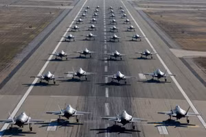 NATO muốn sản xuất 700 tiêm kích F-35 cùng hàng ngàn tăng thiết giáp