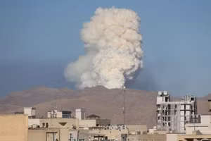 Israel - Iran tiếp tục tấn công lẫn nhau bất chấp lệnh ngừng bắn