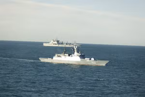 Hải quân Nga lần đầu công khai hộ tống tàu chở dầu qua eo biển Manche