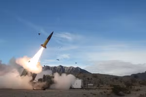 Ukraine nói gì khi vẫn tấn công lãnh thổ Nga bất chấp lệnh cấm của Mỹ?