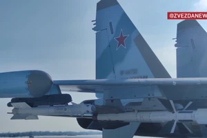 Tiêm kích tối tân Su-35S dùng 'tên lửa lỗi thời' R-27 cho nhiệm vụ đặc biệt