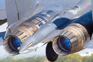 Nhà máy sản xuất động cơ cho tiêm kích Sukhoi ở Moskva bốc cháy