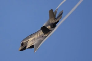 Châu Âu và Canada cân nhắc loại bỏ hàng trăm tiêm kích F-35