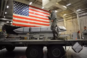 Công nghiệp quốc phòng vấp đá tảng do thuế quan của ông Trump?