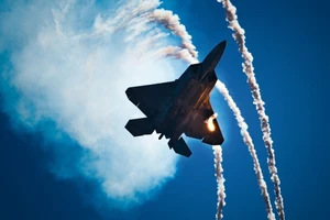 Không quân Mỹ nhận linh kiện kém chất lượng cho F-16, F-22, C-130J