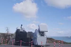  Vũ khí vi sóng cực mạnh tiêu diệt đàn máy bay không người lái