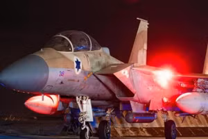 Israel tấn công tổ hợp hạt nhân Isfahan gây thiệt hại nghiêm trọng