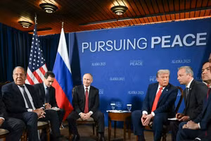 Ông Medvedev chế giễu lời đe dọa rút khỏi NATO của Tổng thống Trump