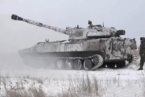 Máy bay không người lái 'xé nát' pháo tự hành 2S1 Gvozdika