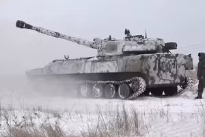 Máy bay không người lái 'xé nát' pháo tự hành 2S1 Gvozdika