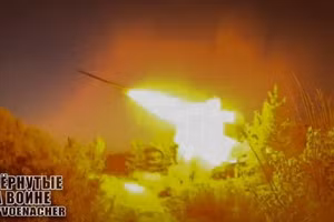 TOS-3 Dragon mạnh mẽ vượt trội nhờ khung gầm T-80